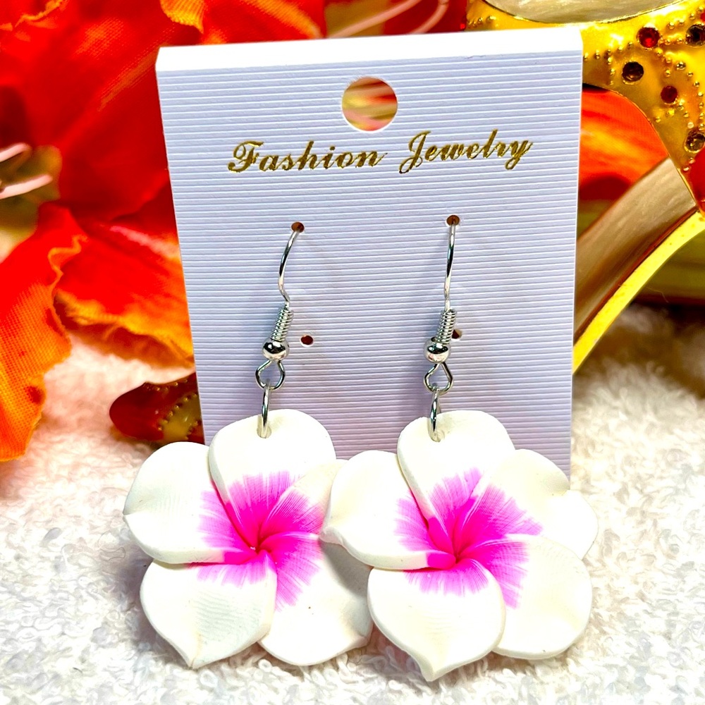 2/25 🌺 Hawaiian plumeria polymer clay EARRING- NEW-nickel free